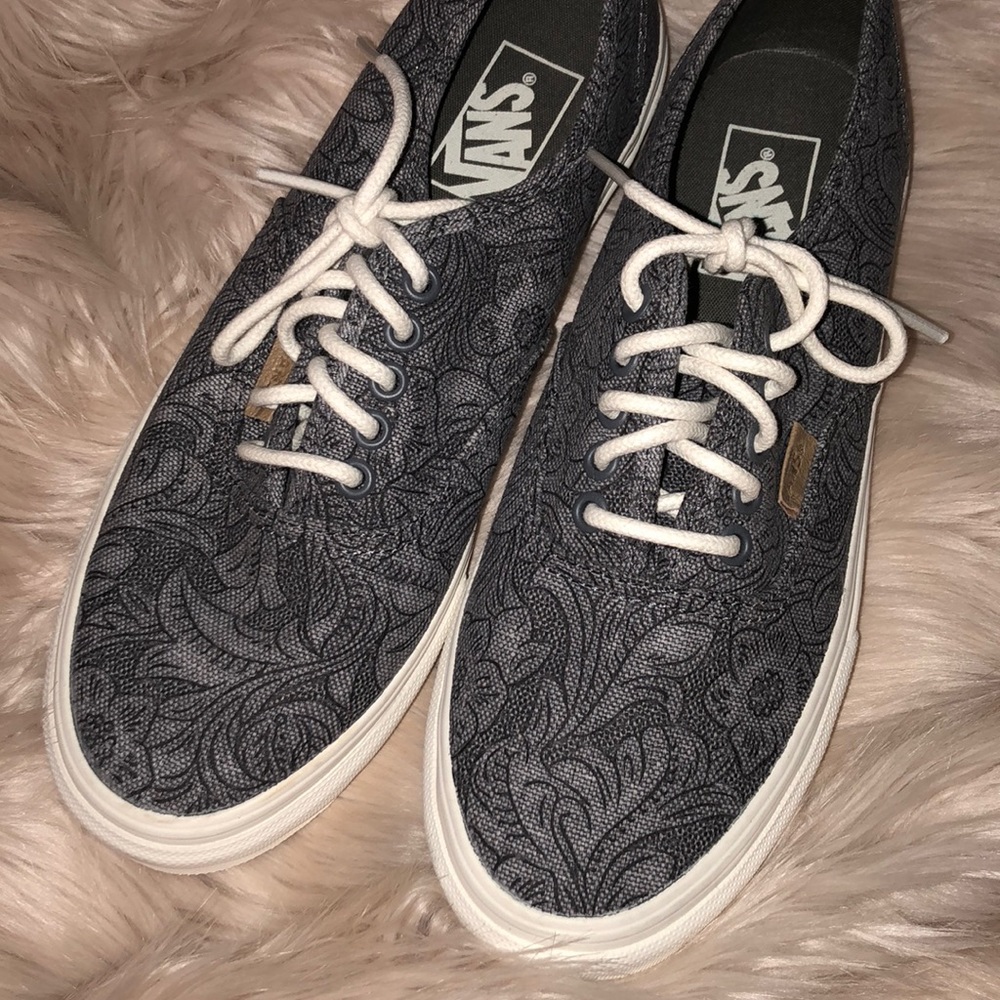 Like New Adorable Vans Sneakers